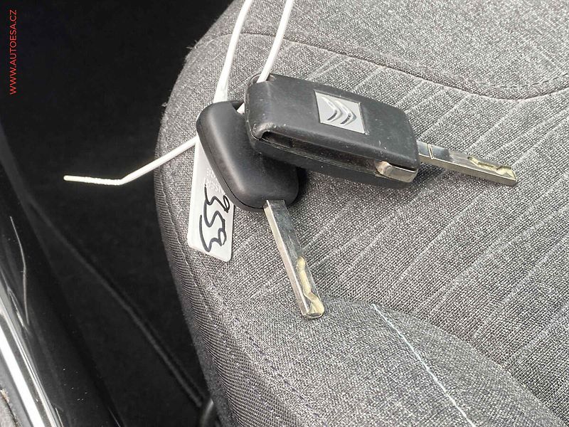 Citroën C3 (2016) 1.2 PT, Exclusive, navi - fotka 17 z 17