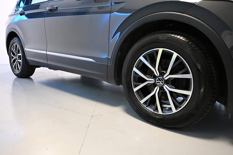 Volkswagen Tiguan (2022) 2.0 DSG LED ACC Kamera Tažné T - fotka 26 z 28
