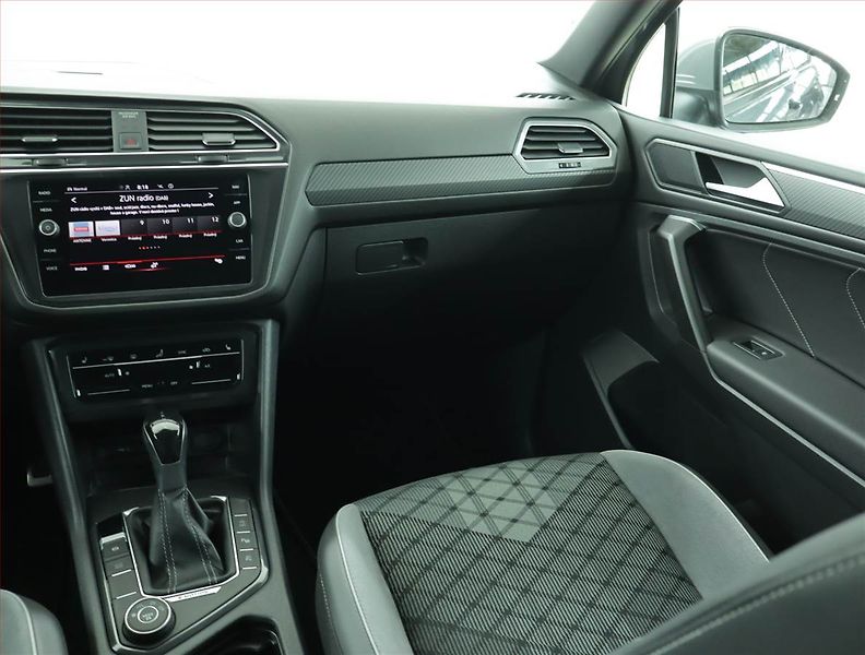 Volkswagen Tiguan (2023) R-Line 2.0 TDI - fotka 8 z 17