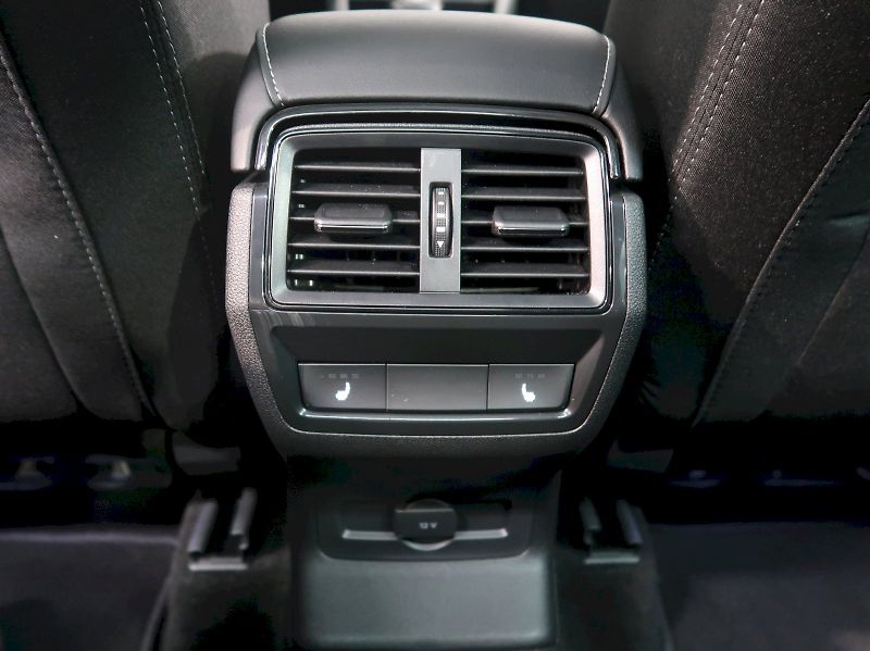 Škoda Karoq (2026) SPORTLINE 2.0TSI 140KW 4x4 DSG - fotka 43 z 46