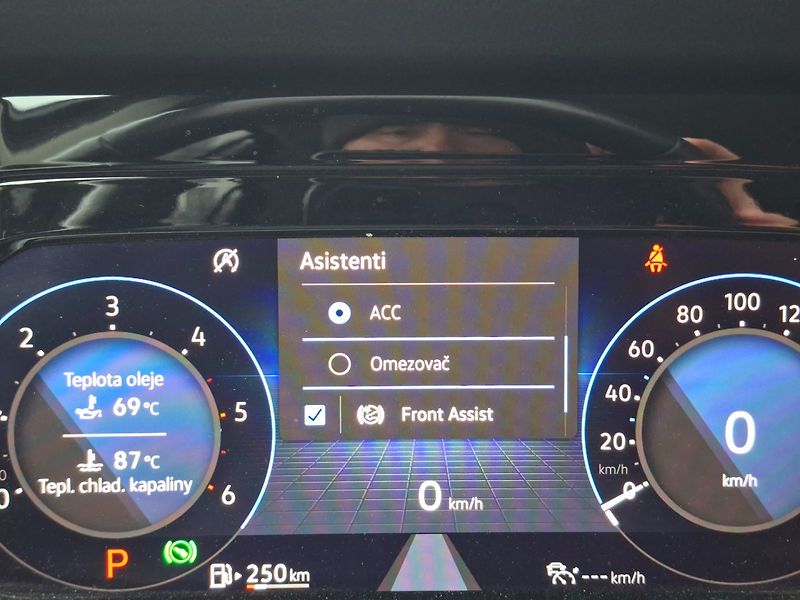 Volkswagen Golf (2021) 2.0TDI 85kW DSG -TAŽ.ZAŘ.-DPH - fotka 15 z 39