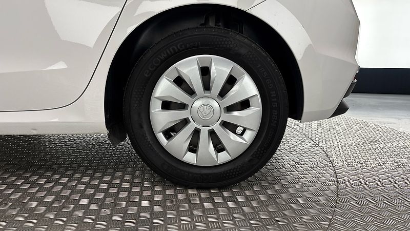 Škoda Fabia 1.0 TSI Ambition - fotka 19 z 24