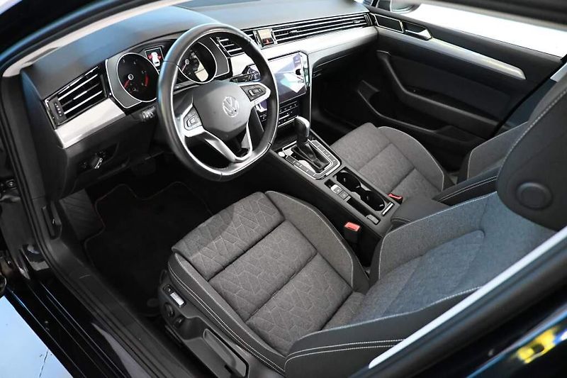 Volkswagen Passat (2023) 2.0 LED DSG ACC Kamera Tažné M - fotka 11 z 32