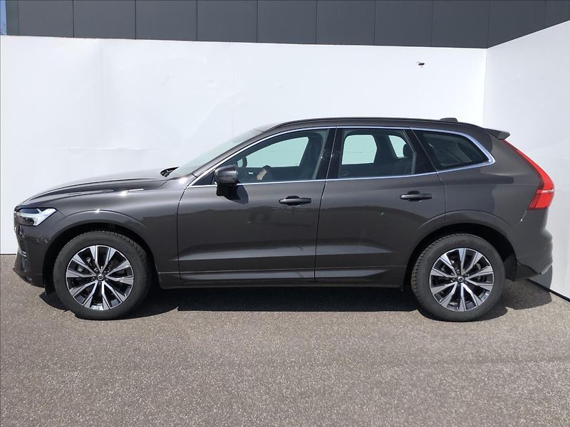 Volvo XC60 2,0 AWD MOMENTUM PRO  B4 - fotka 3 z 27