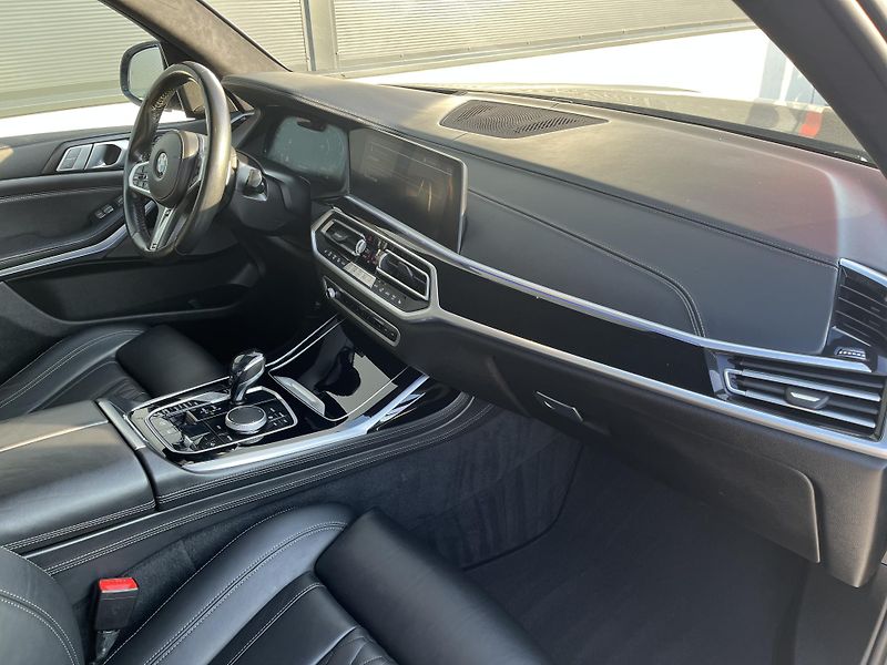 BMW X7 (2019) M50d - fotka 10 z 13
