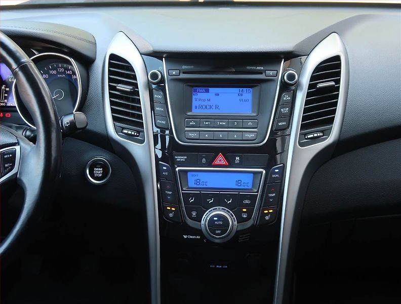 Hyundai i30 (2014) 1.6 GDI, Serv.kniha, Tempomat - fotka 12 z 21