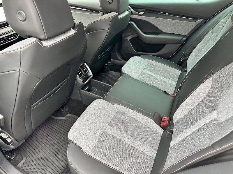 Škoda Octavia (2024) 1.5 TSI 110kW MHEV Top Selecti - fotka 19 z 24