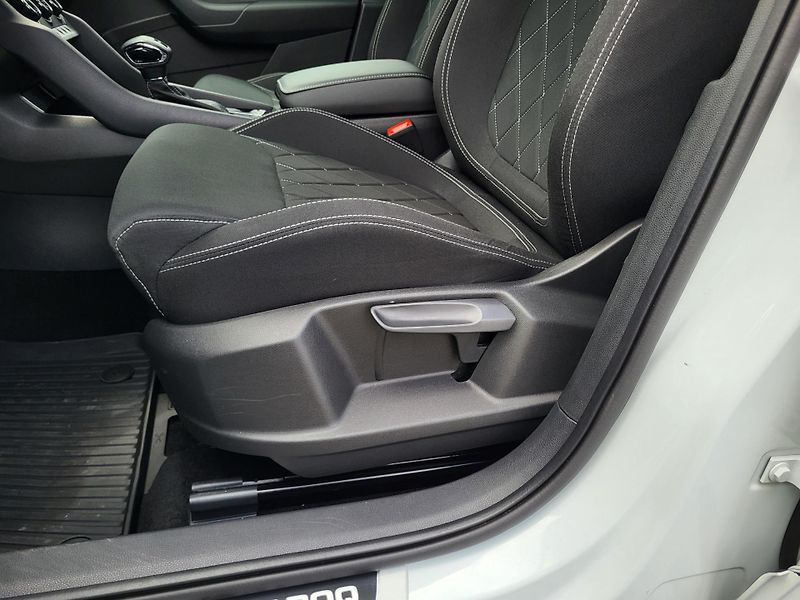 Škoda Karoq 1.5 TSI 110kW DSG SPORTLINE - fotka 30 z 48