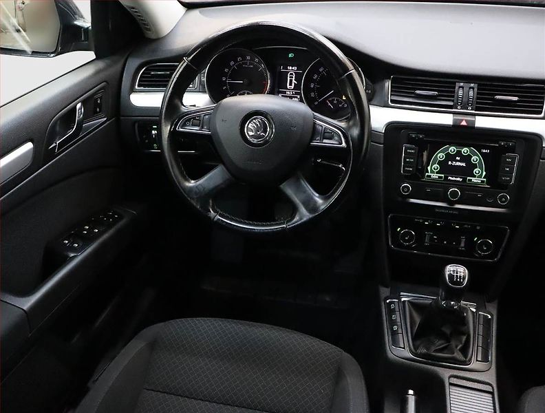 Škoda Superb (2015) Style 2.0 TDI, Navi, Xenony - fotka 7 z 22