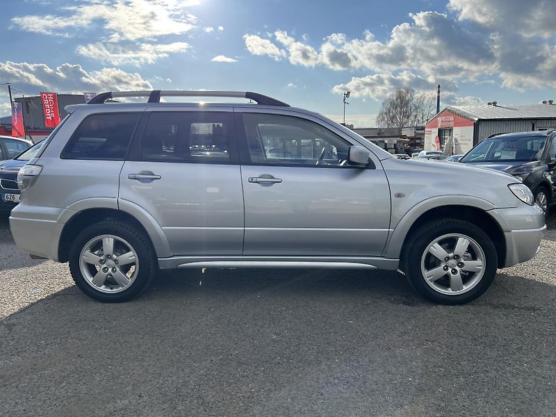 Mitsubishi Outlander Navigator 2.0i 4x4 KLIMA ALU - fotka 8 z 32