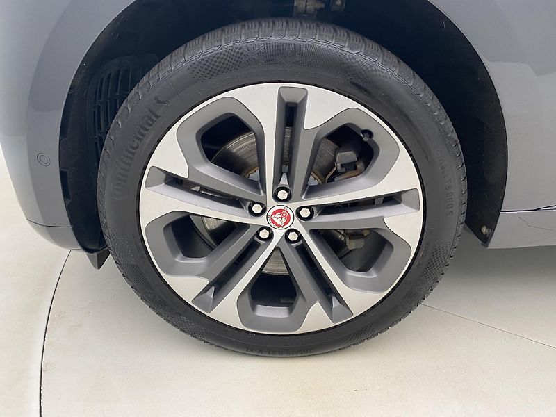 Jaguar F-Pace D300 R-DYNAMIC HSE AWD AUT CZ - fotka 36 z 48