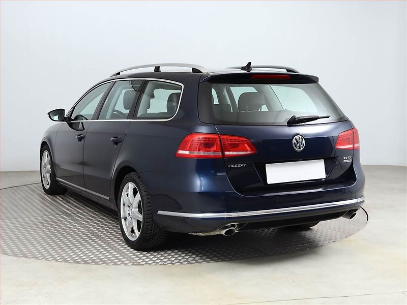 Volkswagen Passat (2012) Highline 2.0 TDI, 4X4 - fotka 4 z 19