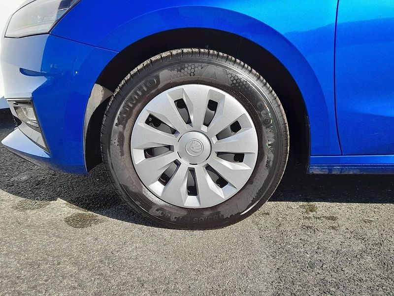 Škoda Fabia Selection 1.0 MPI 59kW 5MP - fotka 12 z 20