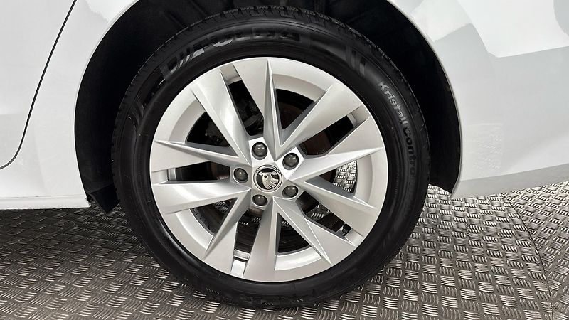 Škoda Octavia 2.0 TDI Style Combi - fotka 19 z 25