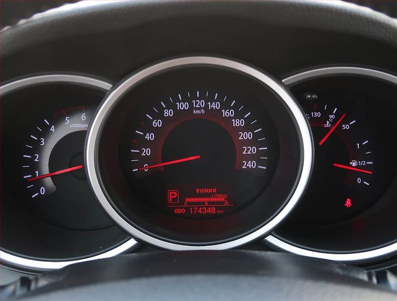 Kia Sorento (2011) 2.2 CRDi, 4X4, Automat - fotka 11 z 20
