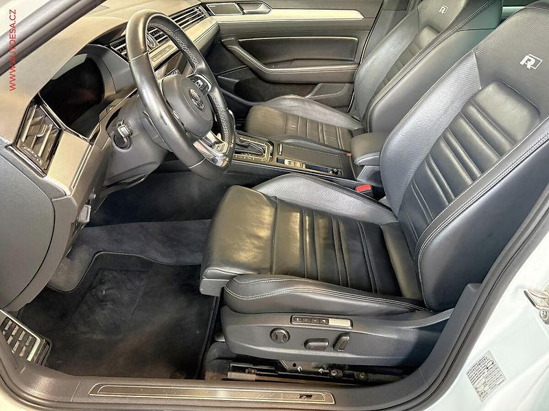 Volkswagen Passat (2017) 2.0 TSi, R-Line, DSG, panor - fotka 9 z 18