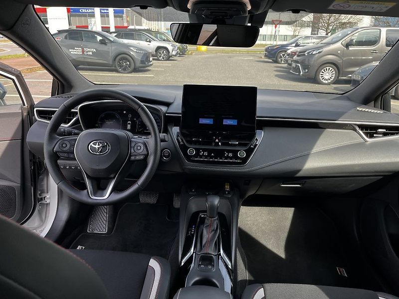 Toyota Corolla TS 2.0 Hybrid GR Sport - fotka 15 z 30