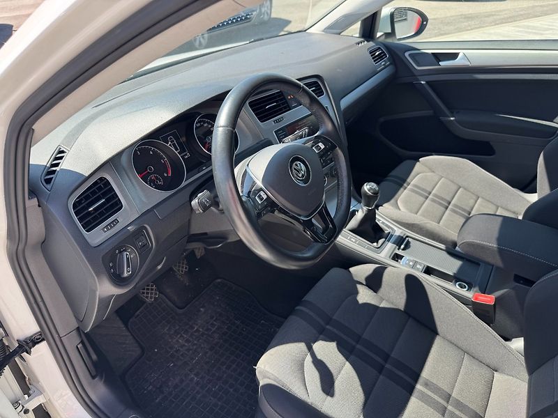 Volkswagen Golf (2016) R-line 1.6TDI 81kW - fotka 11 z 28