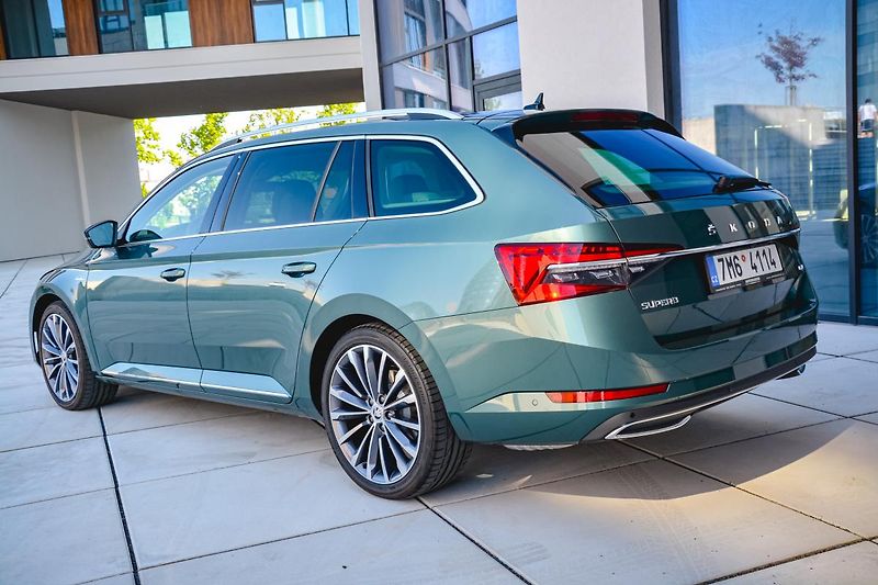 Škoda Superb (2023) L&K 2,0 TDI 147 kW 7-st aut 4x - fotka 15 z 66