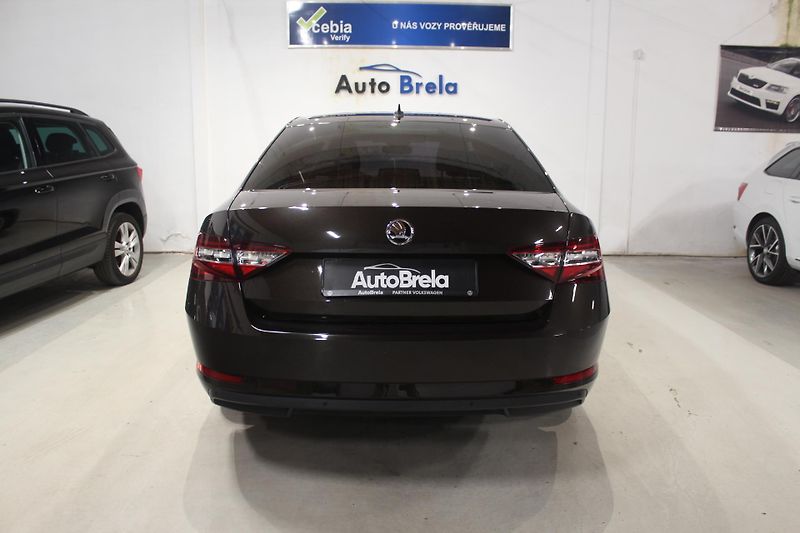 Škoda Superb (2015) 2.0TDI DSG STYLE+ Navi LED - fotka 11 z 43