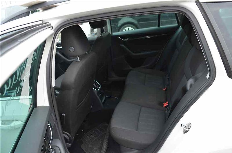 Škoda Octavia (2017) COMBI III. 1,6 TDI - fotka 23 z 26