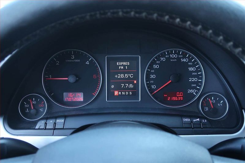 Audi A4 (2006) 2.0 TDI, Automat, Tempomat - fotka 11 z 17