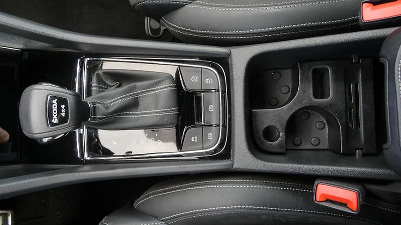 Škoda Kodiaq 2,0 TSI Sportline DSG 4x4 - fotka 18 z 25