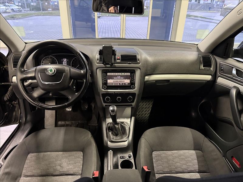 Škoda Octavia 1,6   ČR, SERVISNÍ KNÍŽKA - fotka 15 z 17
