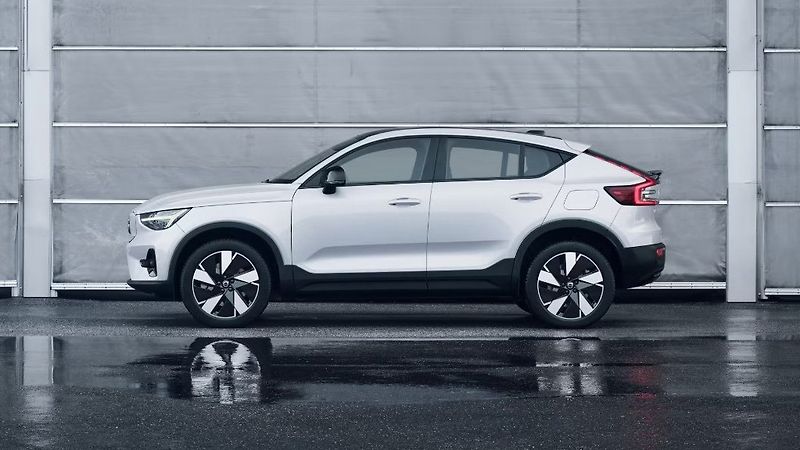 Volvo C40 (2024) PLUS, RECHARGE, 175 kW / 238 H - fotografie inzerátu