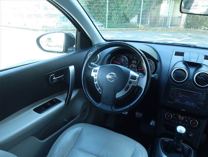 Nissan Qashqai (2012) 1.6 dCi, 4X4, 7 míst, Navi - fotka 7 z 24