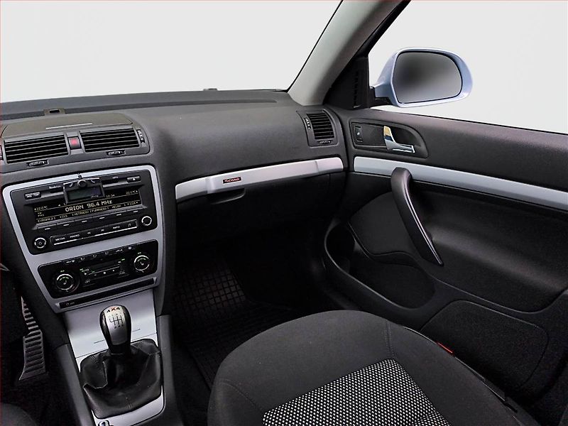 Škoda Octavia (2010) Scout 1.8 TSI, 4X4 - fotka 8 z 16