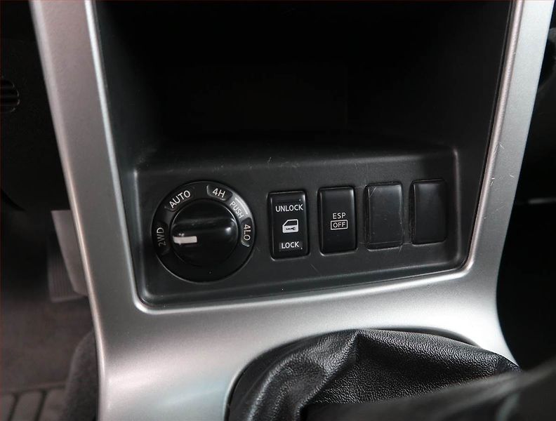 Nissan Pathfinder (2006) 2.5 dCi , 4X4 - fotka 18 z 18