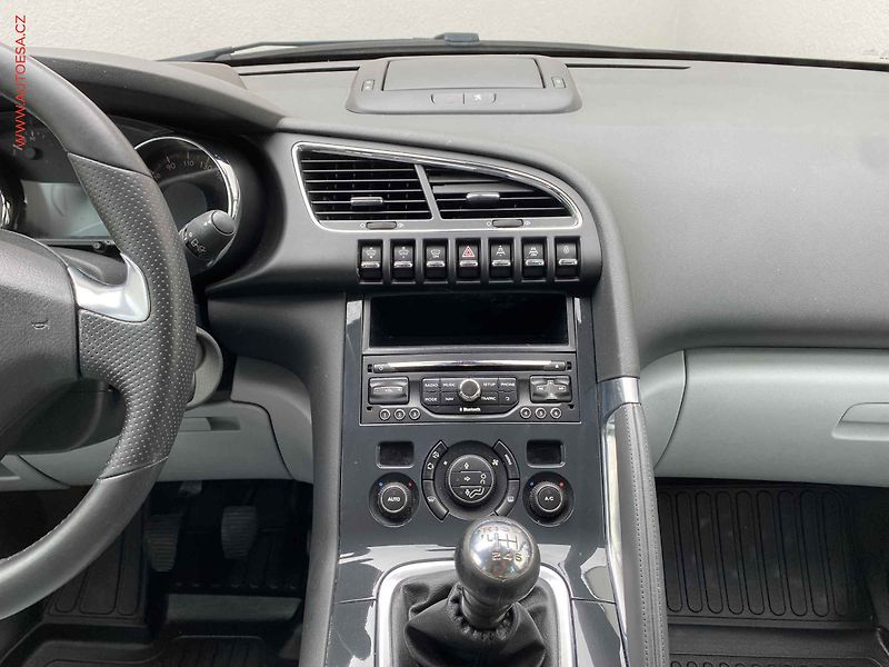 Peugeot 3008 (2014) 2.0 HDi, Allure, bixen, panor - fotka 12 z 17