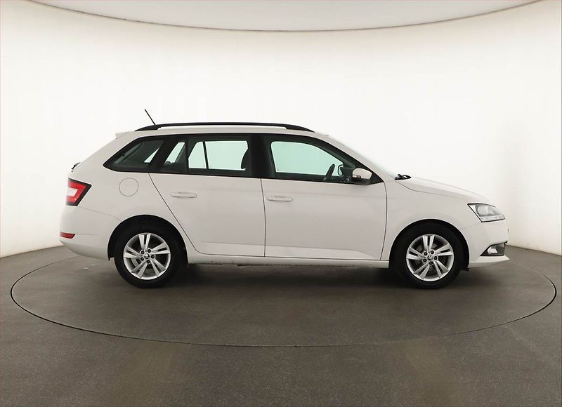Škoda Fabia (2022) Ambition 1.0 TSI, ČR,1.maj - fotka 6 z 15