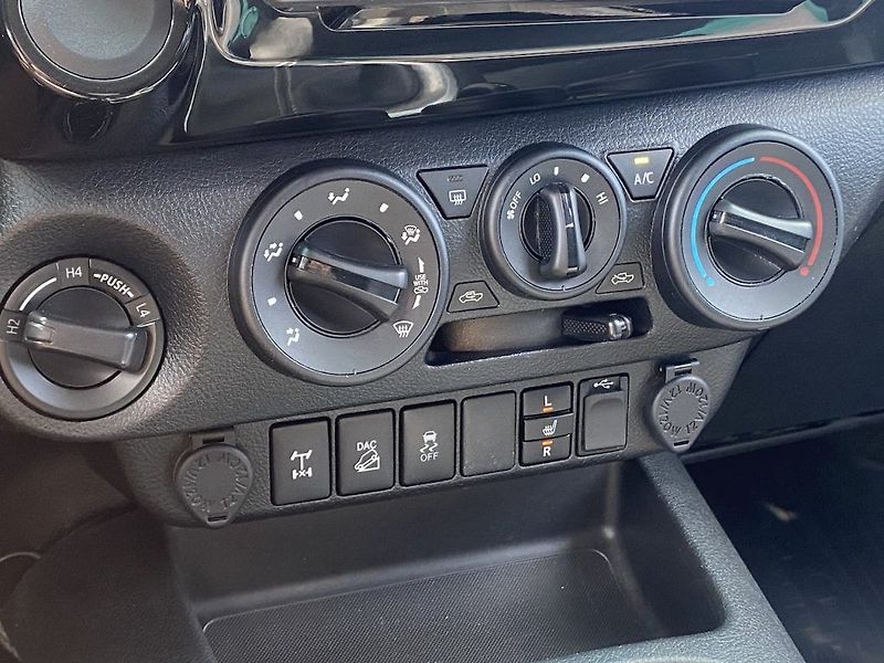Toyota Hilux 2.4D, ČR, Active, tažné - fotka 21 z 29