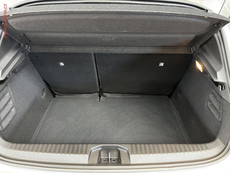 Renault Clio (2022) 1.0 TCe, 1.maj,ČR, Intense - fotka 7 z 15