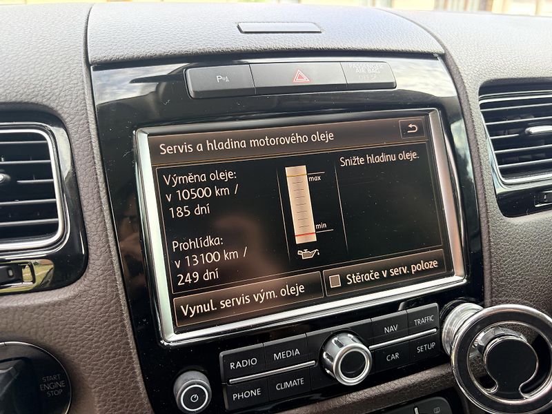 Volkswagen Touareg 3.0TDI V6 DSG 4x4 VZDUCH - fotka 48 z 56