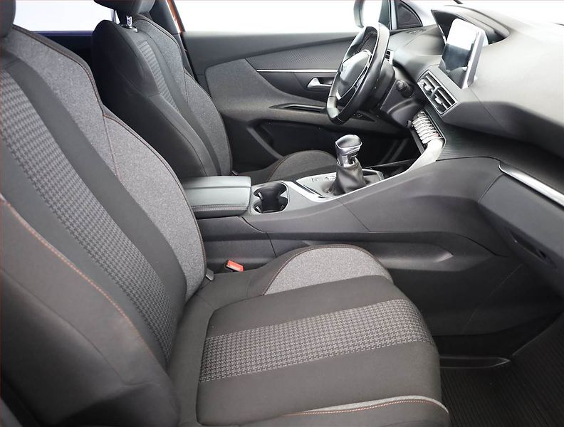 Peugeot 5008 (2021) 1.5 BlueHDi, 7 míst, Tempomat - fotka 7 z 18