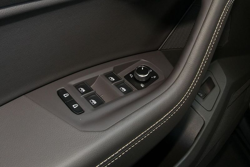 Volkswagen Touareg 3.0TDI 210kW RLine NT TZ ZÁRUK - fotka 23 z 48