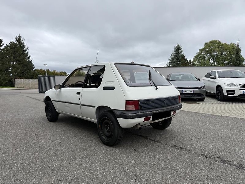 Peugeot 205 1.9 TD 51 kW - fotka 4 z 16