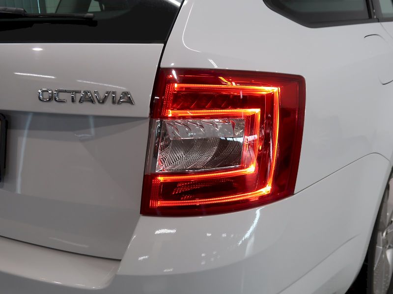 Škoda Octavia (2014) ELEGANCE 1.4TSI 103KW - fotka 11 z 33