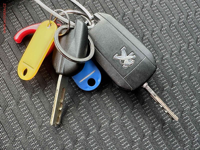 Peugeot 208 (2016) 1.6 HDi, ČR, AC, tempo, park - fotka 20 z 20