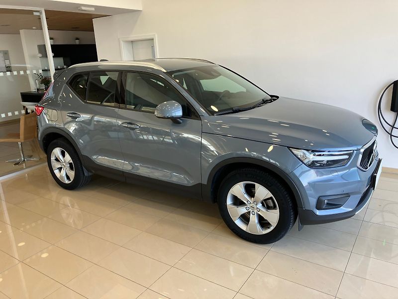 Volvo XC40 B4 Momentum Advance AT8 - fotka 2 z 41