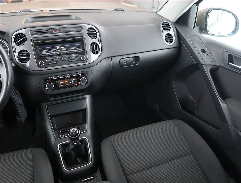 Volkswagen Tiguan (2012) 2.0 TDI, Park. senzory - fotka 8 z 17