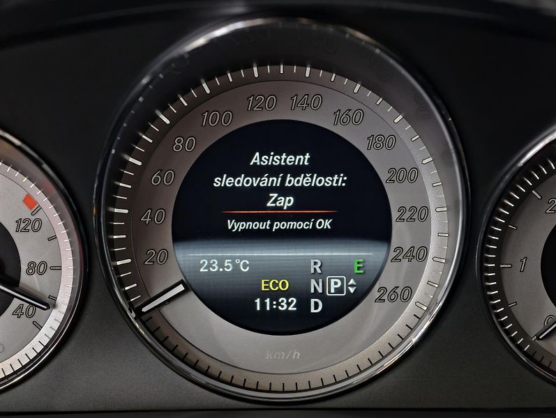 Mercedes-Benz GLK 220 CDI A/T 4MATIC BIXENON ČR - fotka 15 z 24