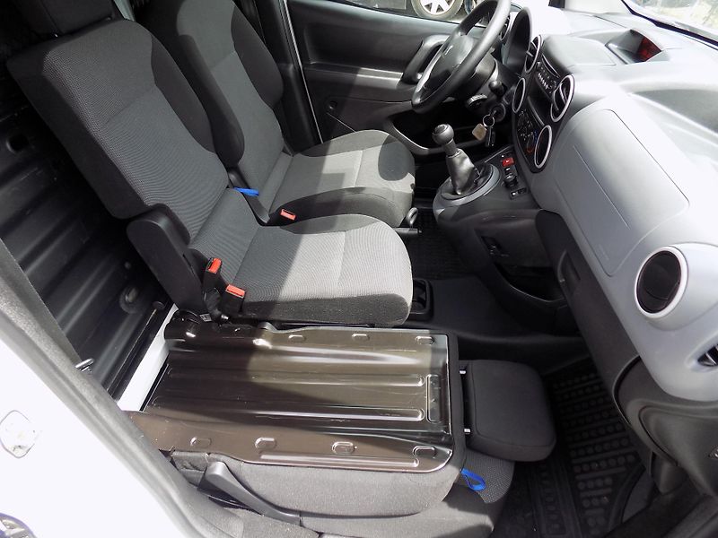 Peugeot Partner 1,6 HDI 73 KW KLIMA, TEMP, ČR - fotka 28 z 44