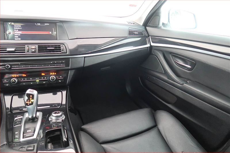 BMW Řada 5 (2013) Modern Line 530d xDrive, 4X4 - fotka 8 z 23