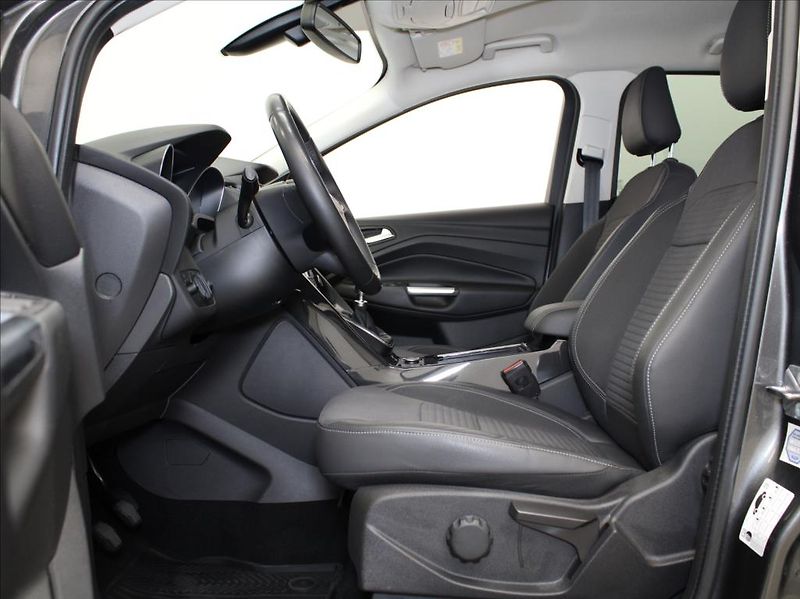 Ford Kuga 1,5 EB 110kW 54tkm. 1.maj.ČR - fotka 6 z 20