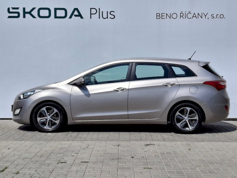 Hyundai i30 (2015) Kombi - fotka 3 z 31