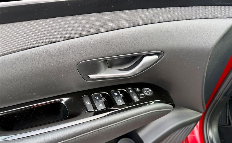 Hyundai Tucson 1,6 T-GDI STYLE 1.MAJITEL 4X4 - fotka 9 z 12